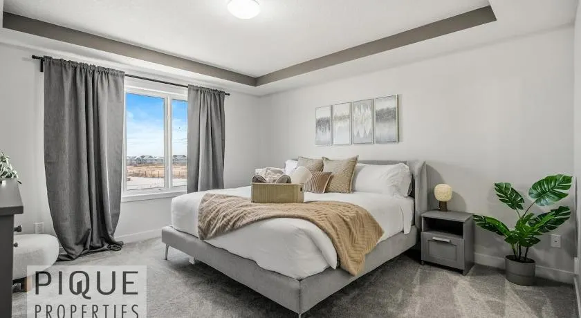NEW - Modern Escape - KingBed - Fireplace - Garage - Netflix - Image 1