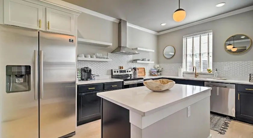 Downtown Modern Luxury - Great location - Image 1