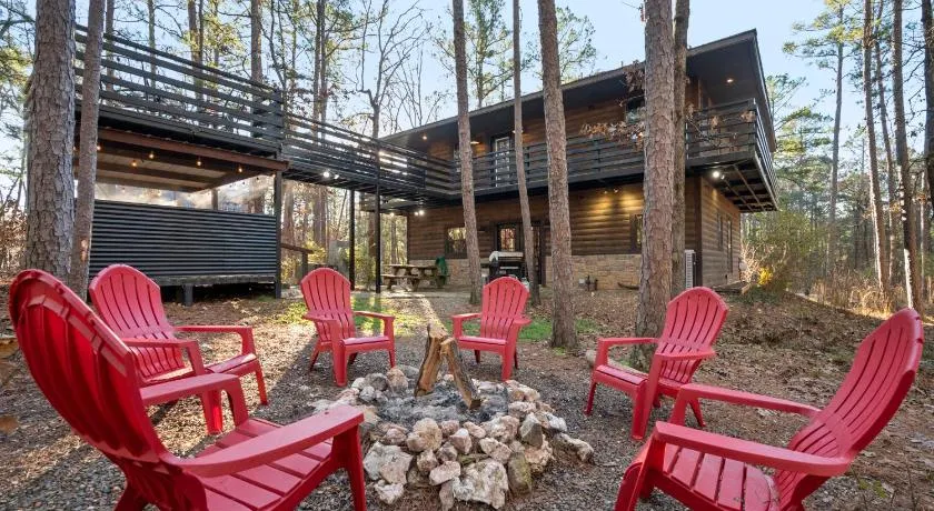 Hochatown Hot Tub Firepit Arcade Dog Friendly BBQ - Image 1