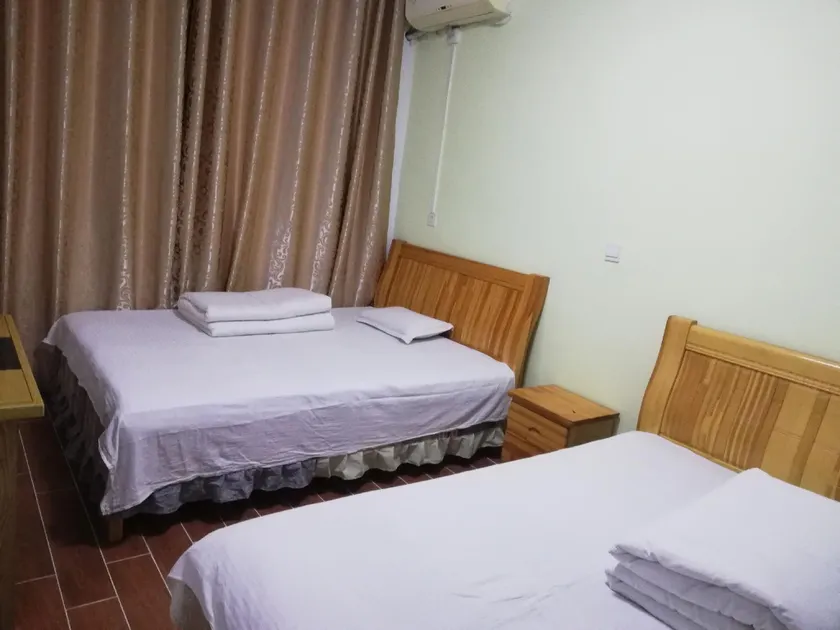Weishan Lake Wanchun Hotel - Image 1