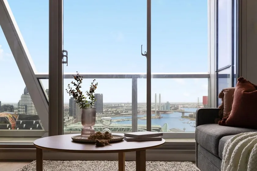 Docklands 3BR Getaway Harbour View & Free Parking - Image 1