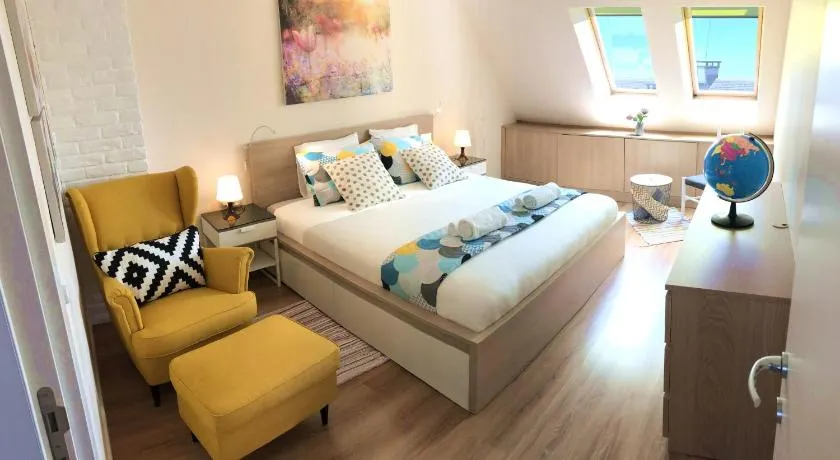 Unique Luxurious Jacuzzi PENTHOUSE DUPLEX in City Center! 2 BATHS! FREE PARKING! - Image 1