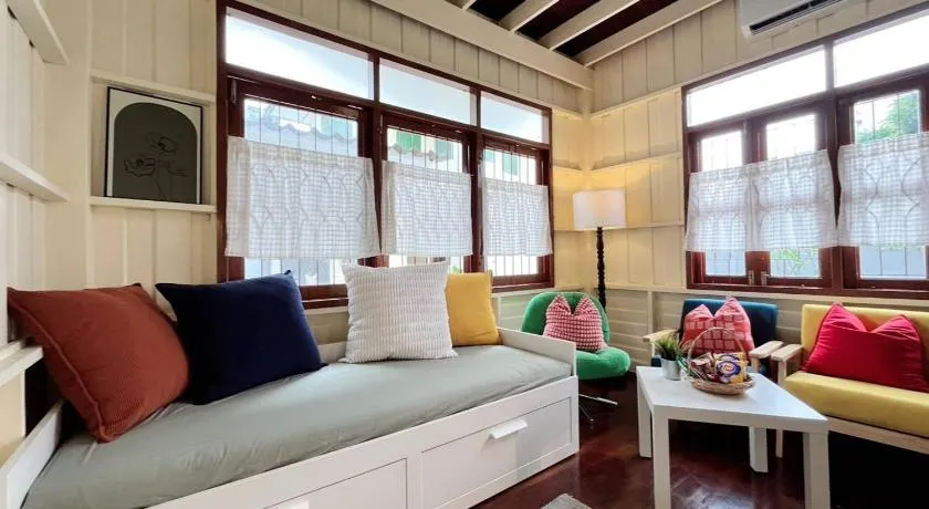 White & Green Guesthouse - Image 1