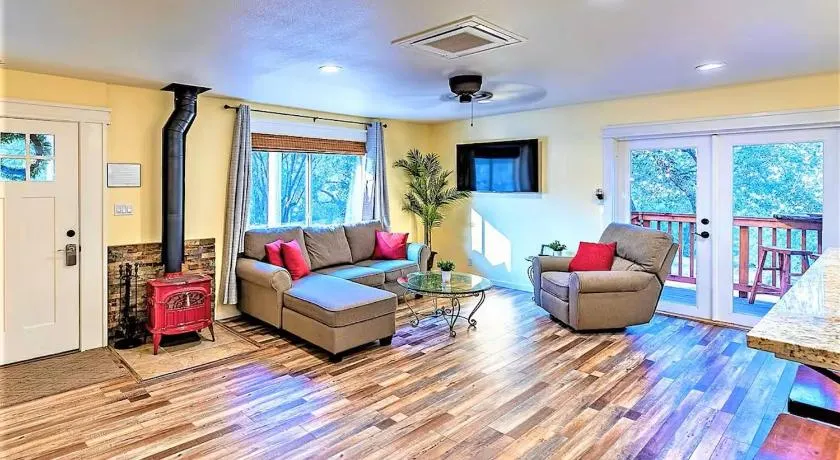 Cody's Comfy Cabin- Near Yosemite - Image 1