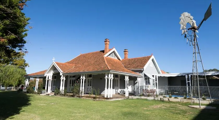 The Convent Boutique Accommodation plus Short Stay Holiday Homes - Image 1