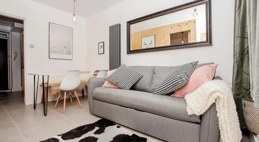 Modern Central 1BD Flat in Clerkenwell - sleeps 4! - Image 1