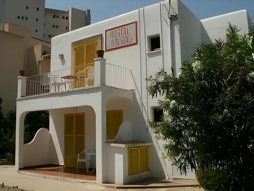 Hostal Amistad - Image 1