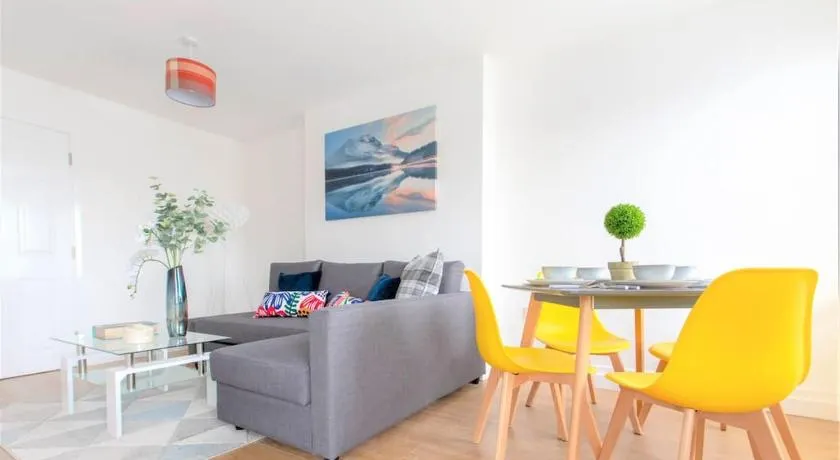 Riverside Rendezvous 1 bedroom Near Airport and City Centre SF - Image 1