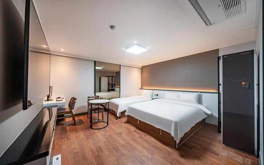 Bundang Yatap Ibiza Hotel - Image 1