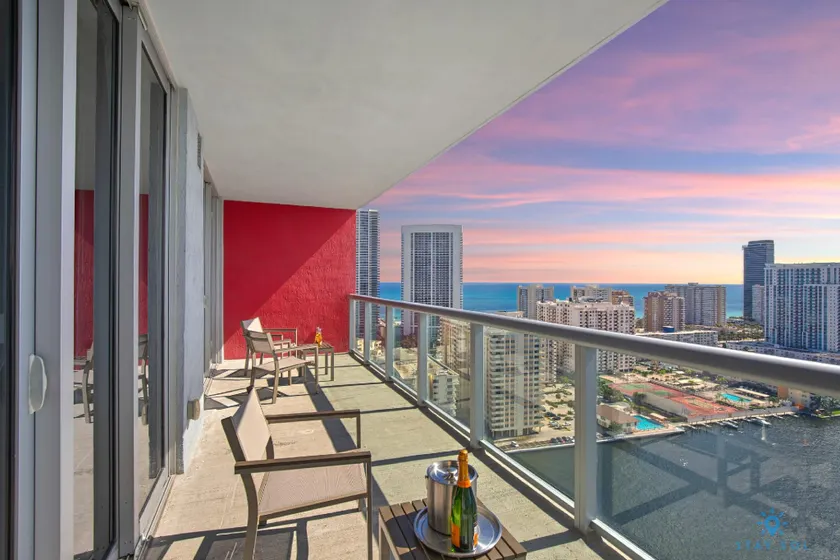 Balcony with View, Pool, Gym, Near Beach - Image 1