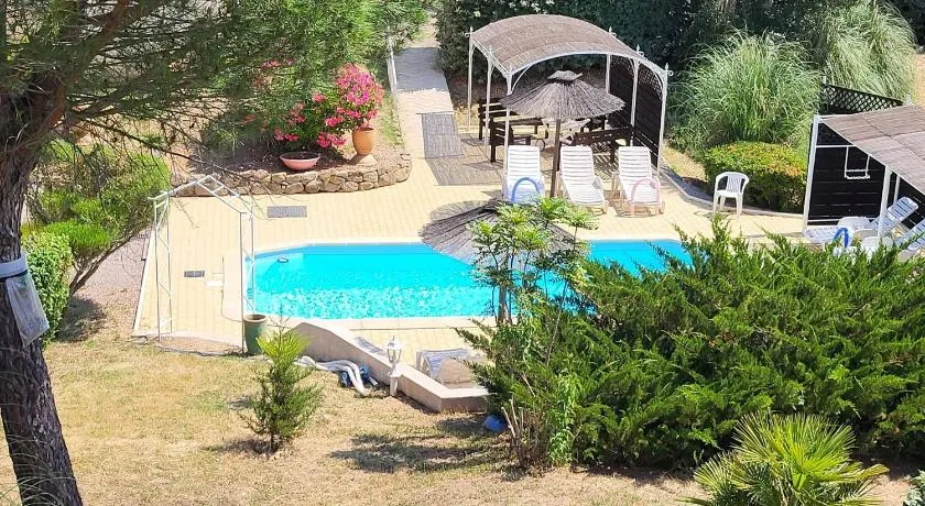 2 Gites ,15mn de Cannes, Fréjus, St Raphael, Villa la Soleiade ,clim, piscine, parking, wifi, au Lac de Saint-Cassien VAR - Image 1