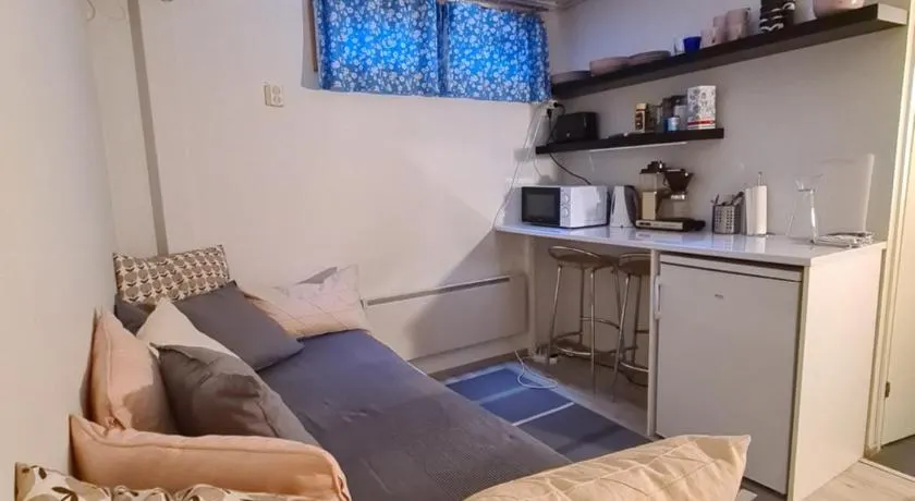 Green & Easy Stay! Peaceful 2BR Near Helsinki Airport with EV - Image 1