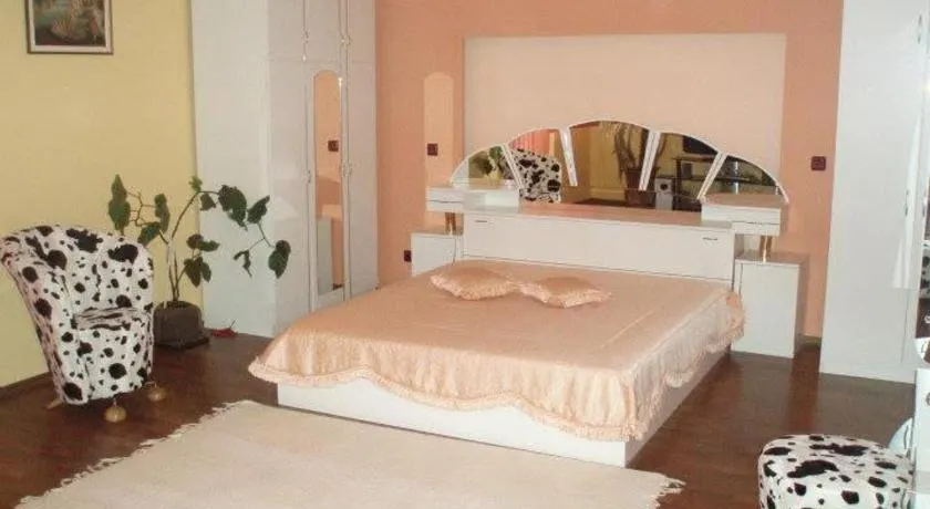 Hotel Paradise - Image 1