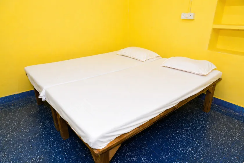 Sri Viswanatham Guest House - Image 1