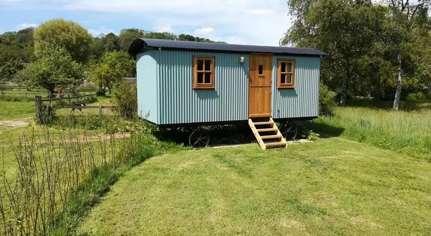 Gaggle of Geese Pub - Shepherd Huts & Bell Tents - Image 1