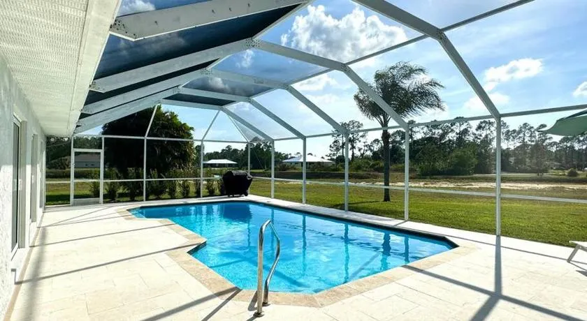 Luxury contemporary hidden gem - Image 1