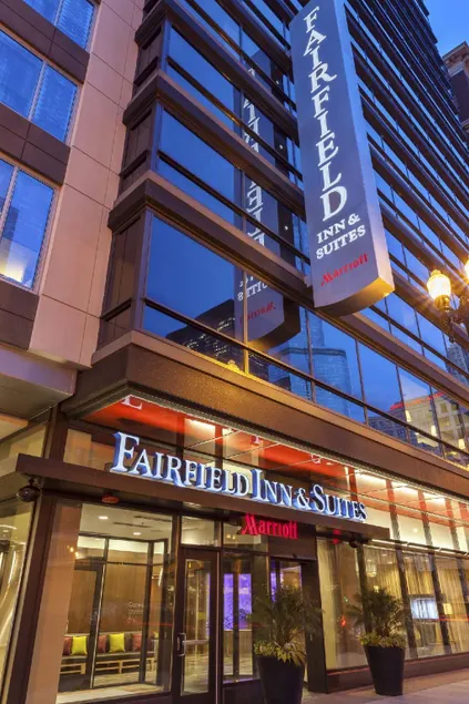 Fairfield Inn and Suites Chicago Downtown-River North - Image 1
