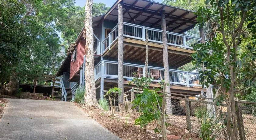 Bethongabel + Huge Home + sleeps 9 + Central - Image 1
