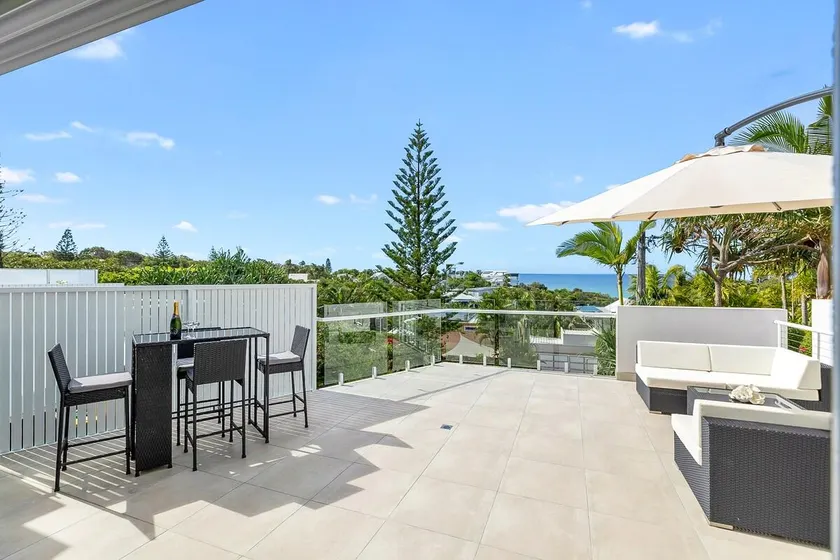 Beachside Family Home, Sunrise Beach - Image 1