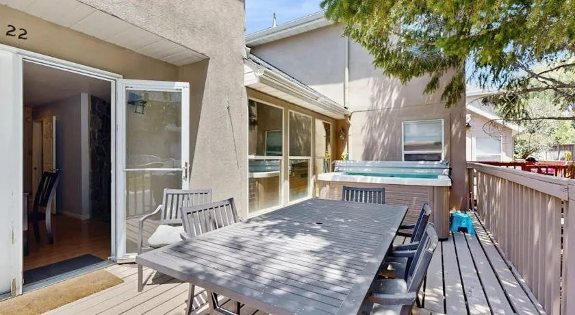Quiet & spacious townhome with a private hot tub & great views - close to skiing - Image 1