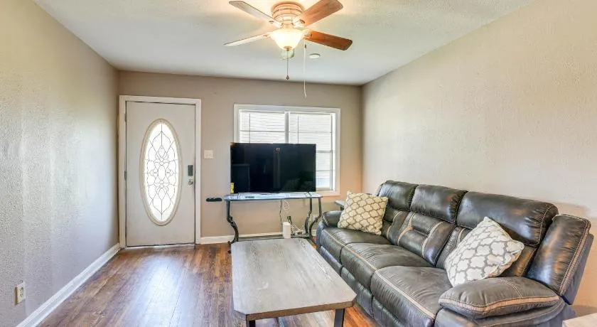 Spacious Orange Rental ~ 3 Mi to Museums & Garden! - Image 1