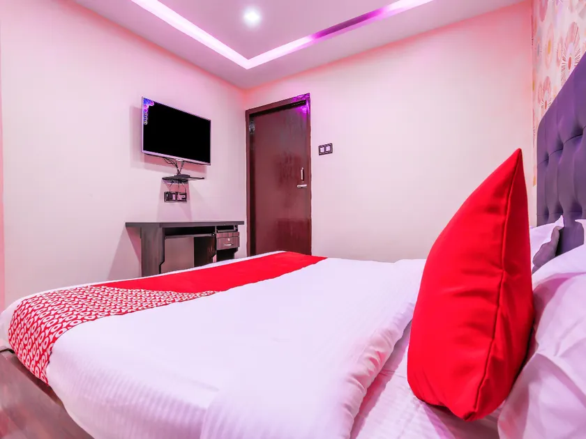 OYO 35652 Hotel Baba Genext - Image 1