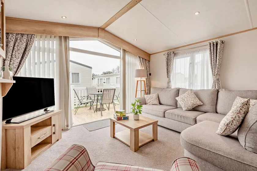 Vivian Lodge 2 Bedroom New Forest Holiday Home Hoburne Bashley - Image 1
