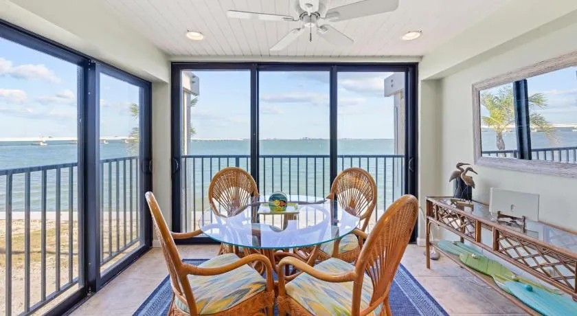Mariner Pointe 1022 - Image 1