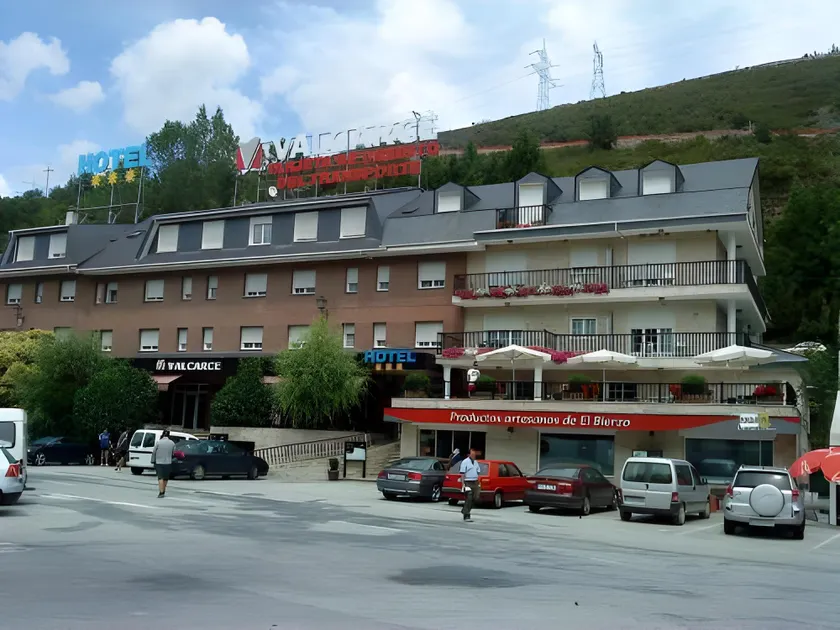 Hotel Valcarce Camino de Santiago - Image 1