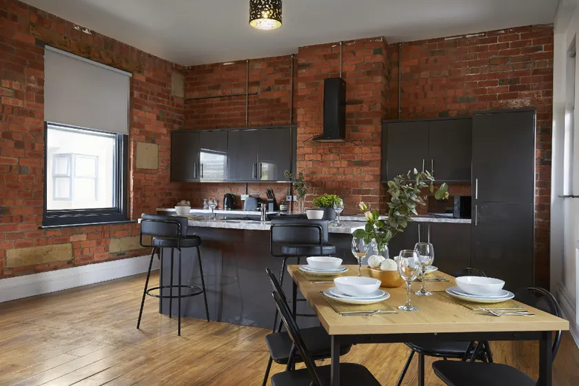 Hayy Apartments Stylish & Central Stays in Barnsley - Image 1
