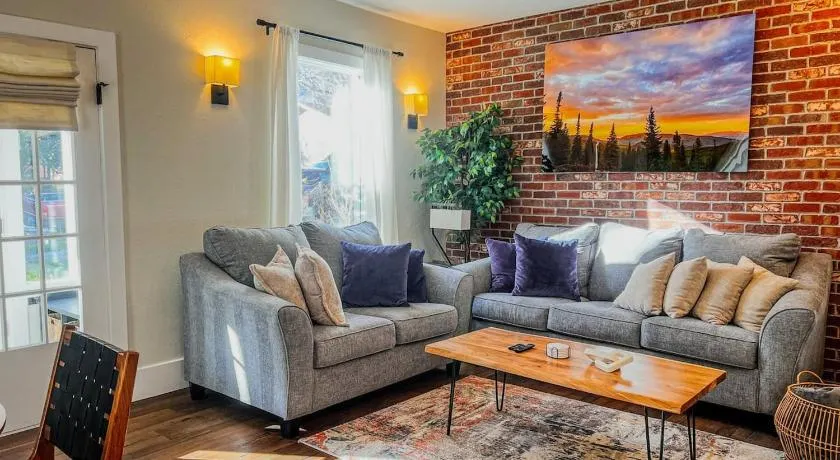 9 Min Walk to Pearl Street - Downtown Boulder - Image 1