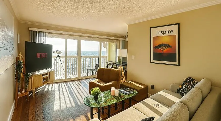 Ocean Haven Beachfront Getaway by Redondo Pier - Image 1