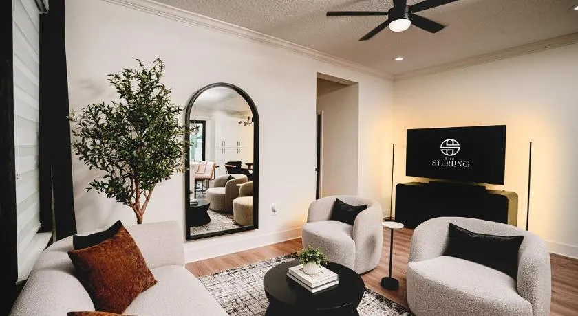 3BR-3BA Modern Ybor Central Tampa with Rooftop Firepit & 2 Bikes-Fully Equipped - Image 1