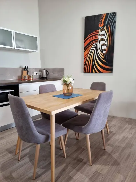 Waverley apartment F-two bedrooms wifi available - Image 1