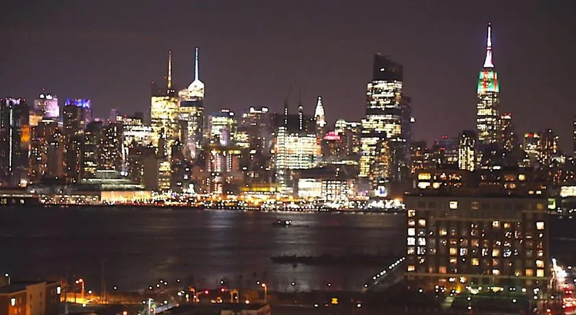 Max NY VIEW 5 Apartment Combo Sleeps 60 15 Mins to NYC - Image 1