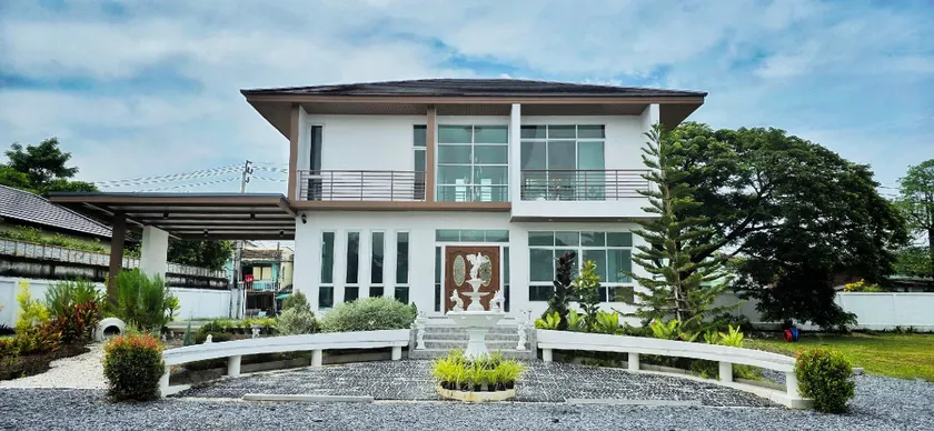 Tiny Island Lake Lodge - Image 1