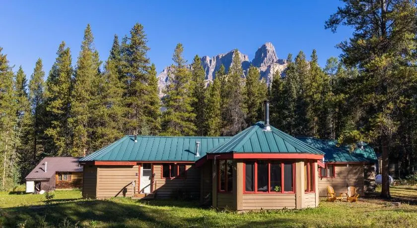HI Castle Mountain - Hostel - Image 1