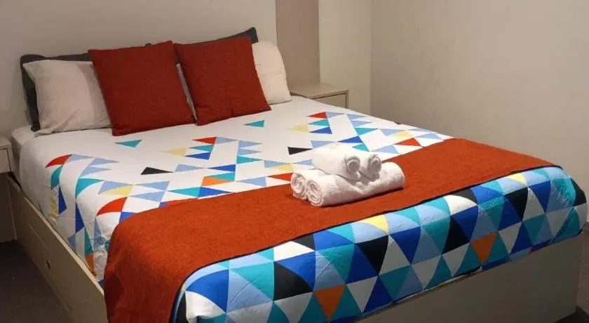 Cozy 1 Bed Apartment - 2 Min to Queen VIC Market - Image 1