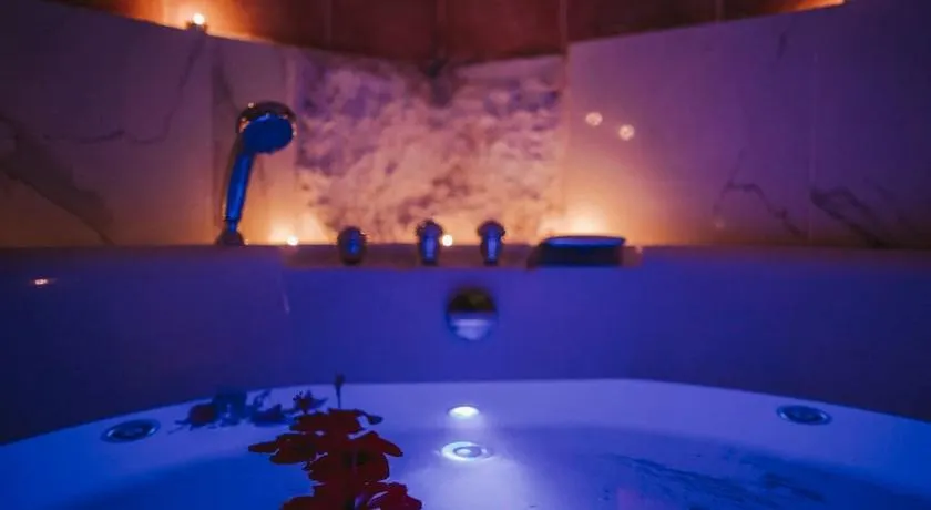 Preciosa casa-cueva con bañera - Image 1