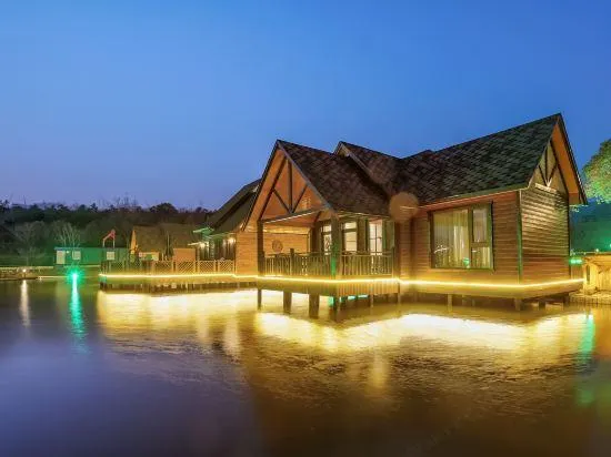 Chi'en Manor - Image 1