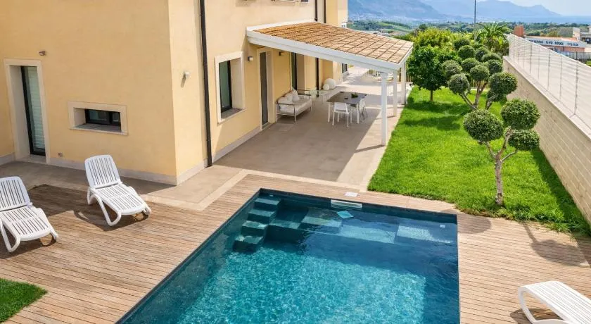 Villa Uluvud with Pool Gym Sauna - Image 1