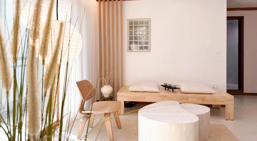 Joseon Calm, 1 min to station Near Hongdae, 3BR, 5Beds, 2Baths - Image 1