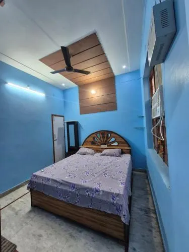 Shri Vrinda Nikunj - Best Stay In Vrindavan Near All Mandir AC Rooms & Parking - Image 1