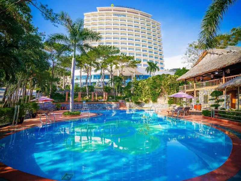 Sai Gon Ha Long Hotel - Image 1