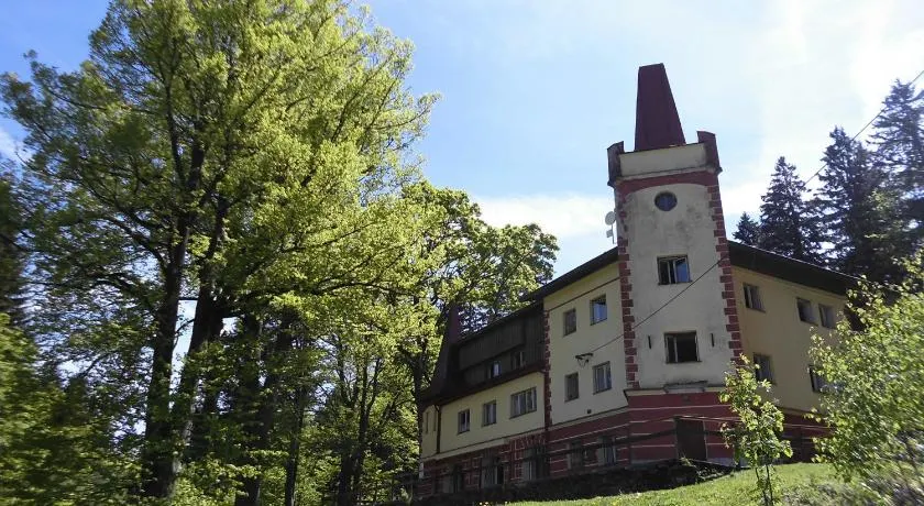 Turistická ubytovna Zámeček - Image 1