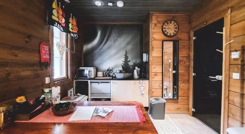 Cozy guesthouse with sauna, private entrance - Image 1