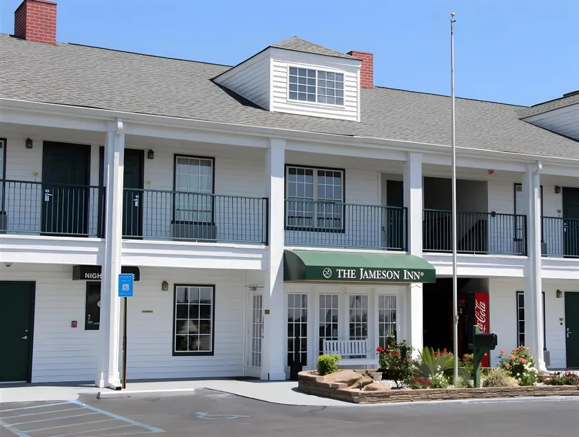 Jameson Inn Douglas - Image 1
