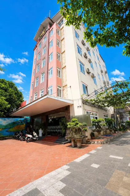 Crown Hotel Thái Nguyên - Image 1