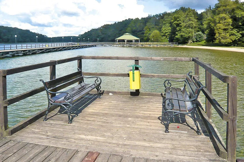 Comfortable lakeside house, private garden - Image 1