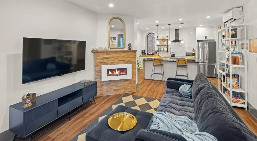 2BR Capitol hill delight, with private parking - Image 1